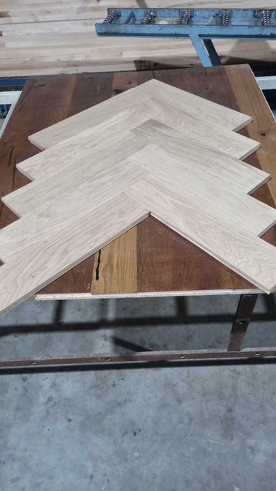 Parchet din lemn masiv de stejar