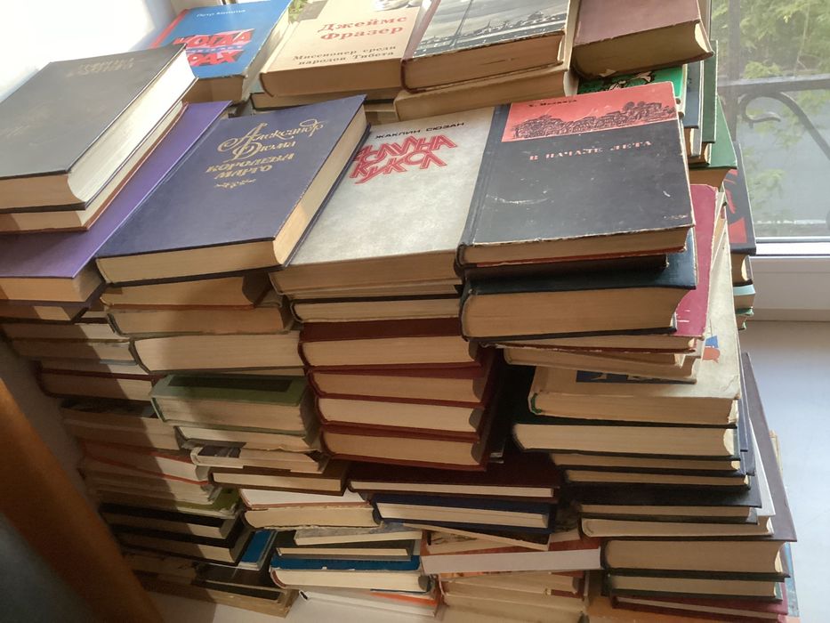 КНиги разные много