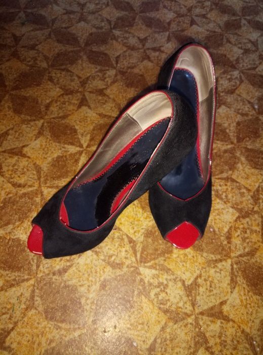 Туфли черные на шпильках