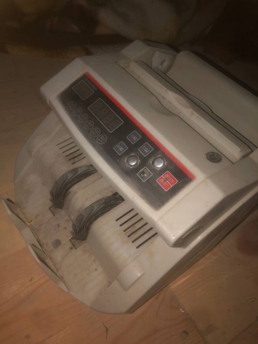 Pul sanaydigan aparat sotiladi