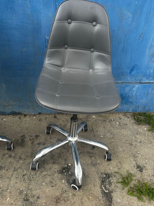 Продам офисные стулья