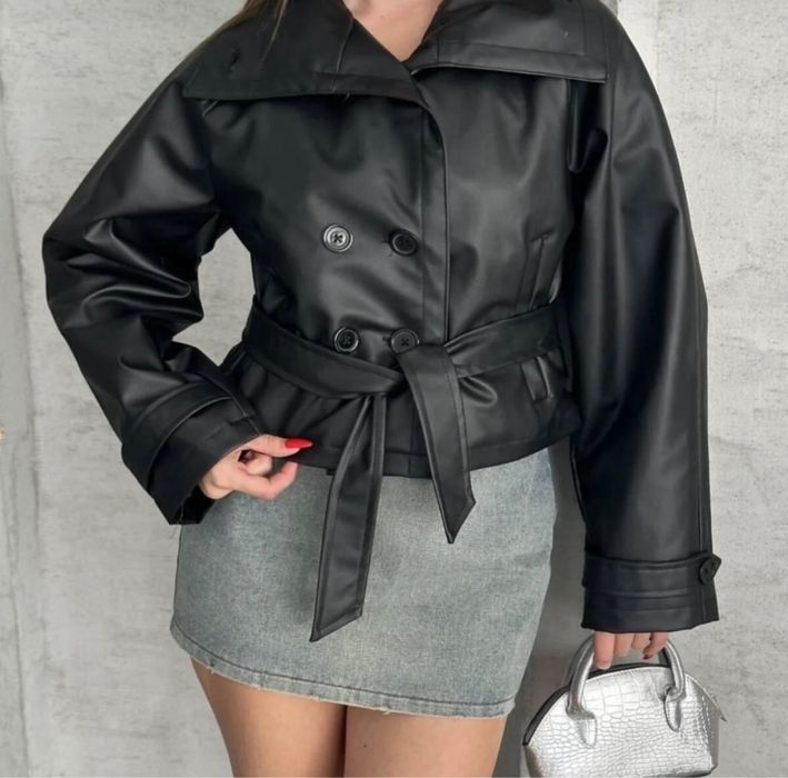 Кожено яке със връзки