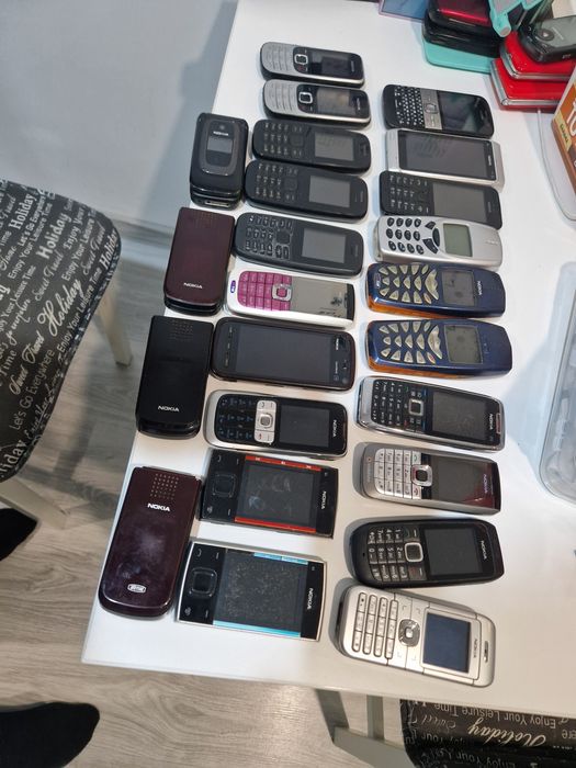 Telefon Nokia cu clapeta si slide