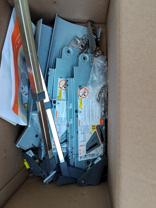 Подъемный механизм Aventos от Blum