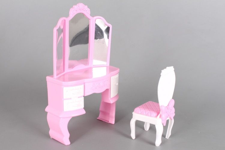 Кукла с тоалетка