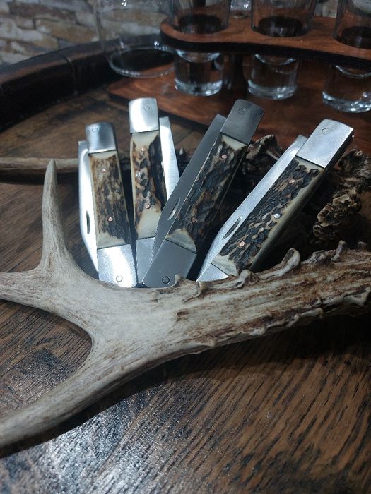 Briceag facut manual cu miner din corn de cerb