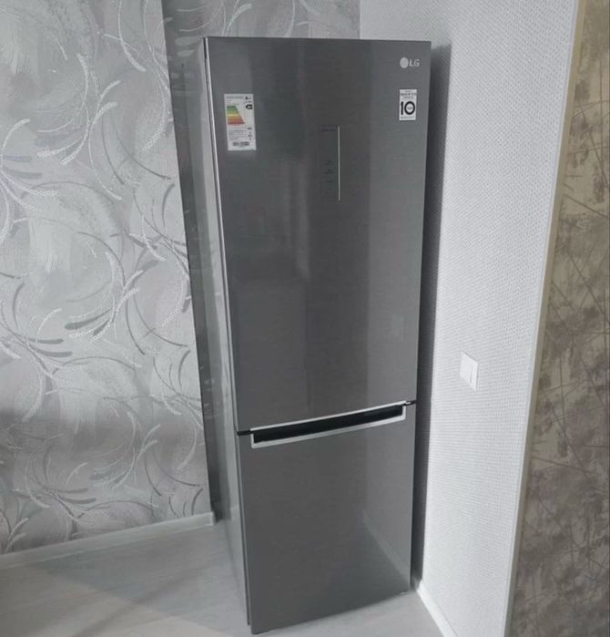 Холодильник LG серый