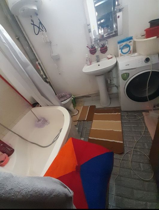 Навоий эски шахаридан кредити бор 3 хонали кв сотилади