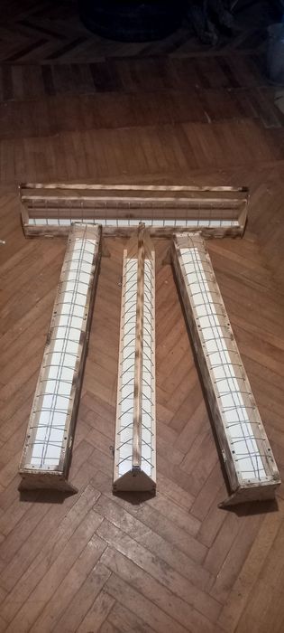 Для голубей кормушки разные