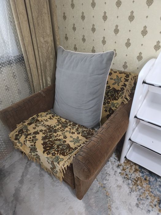 Продам диван и два раскладных кресла