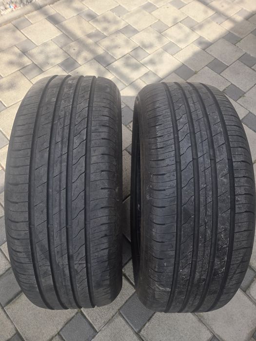 Vând 3 anvelope Vara Goodyear cu dimensiunile 215/55 R17