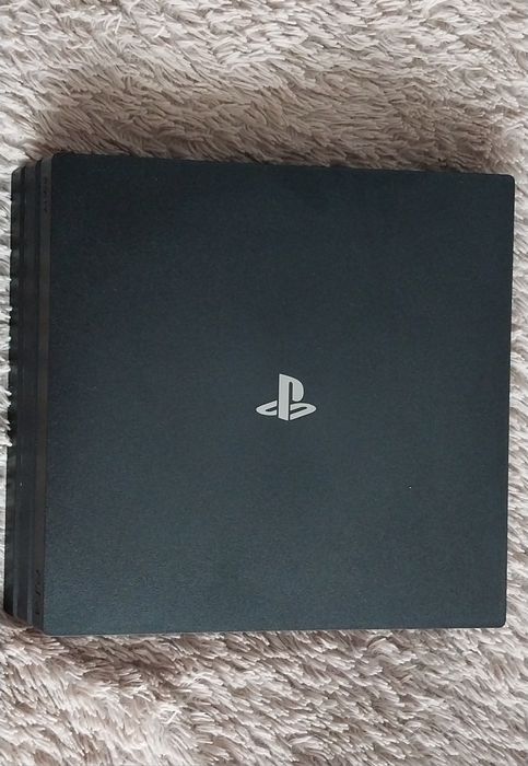 Playstation 4 pro 1tb / 2 Геймпада / + игры
