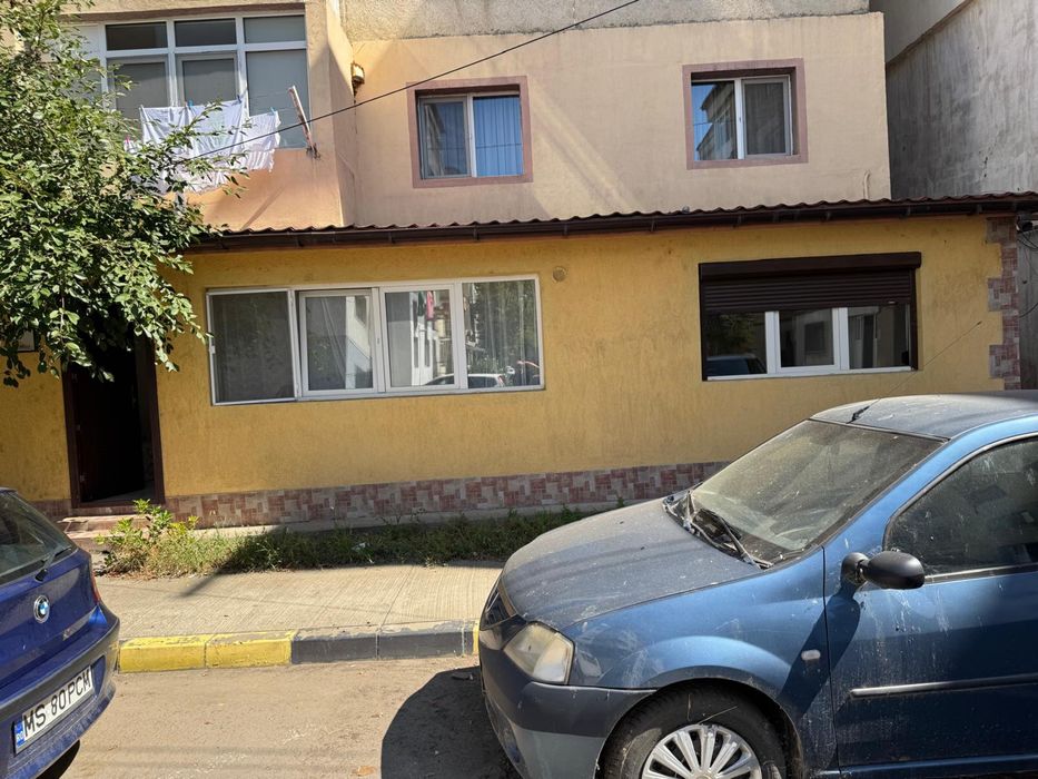 Vand apartament 3 camere parter