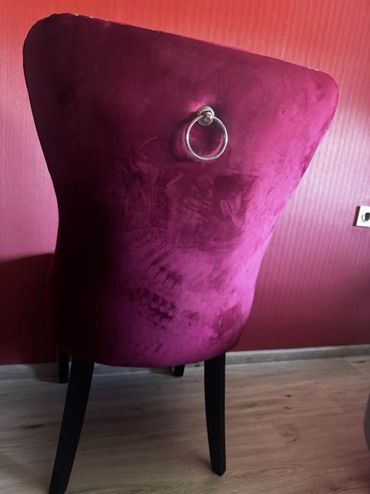 Столове червено кадифе