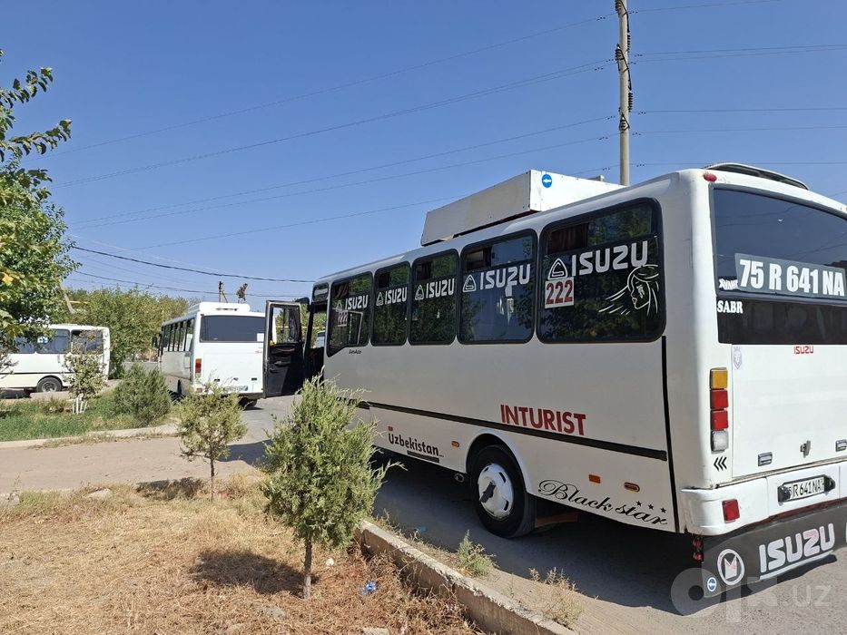 Isuzu avtobus sotiladi
