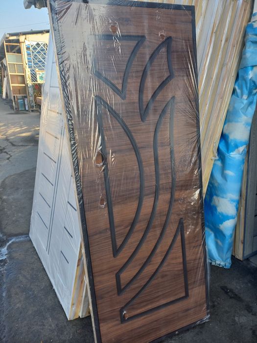 Двери межкомнатные мдф .