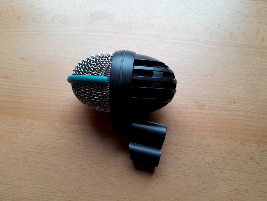 Продавам микрофон за бас каса AKG D 112 320 лв.