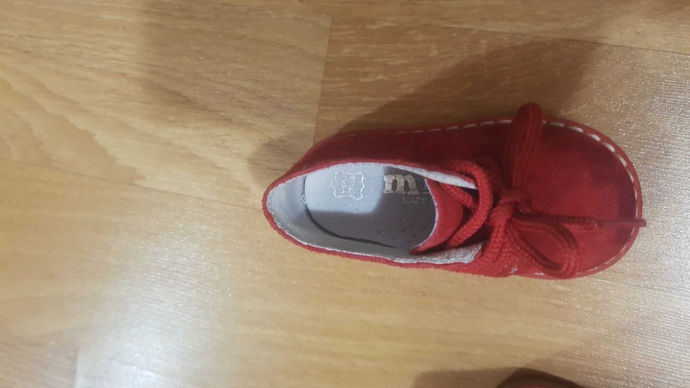 Vand papuci piele rosi Nr 20, marca Melania