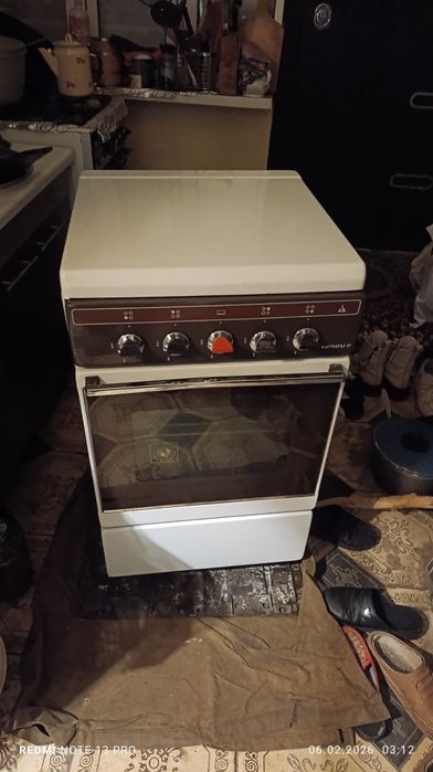 Срочно продаю газ плиту размер  50на50 4кампоричний работает о