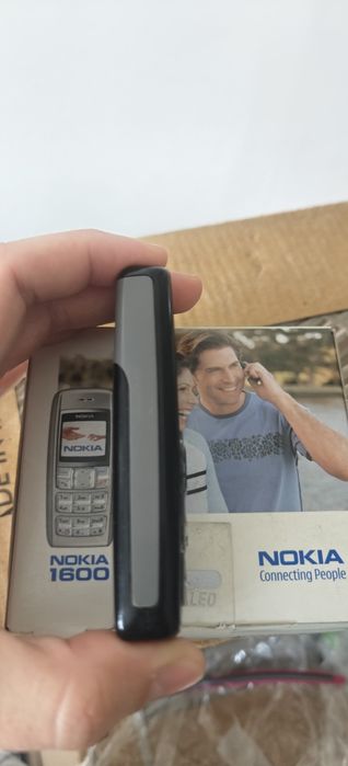 Nokia 1600 la cutie cu accesorii