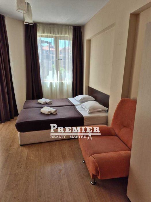 Продава се тристаен апартамент  в курорта Слънчев бряг.