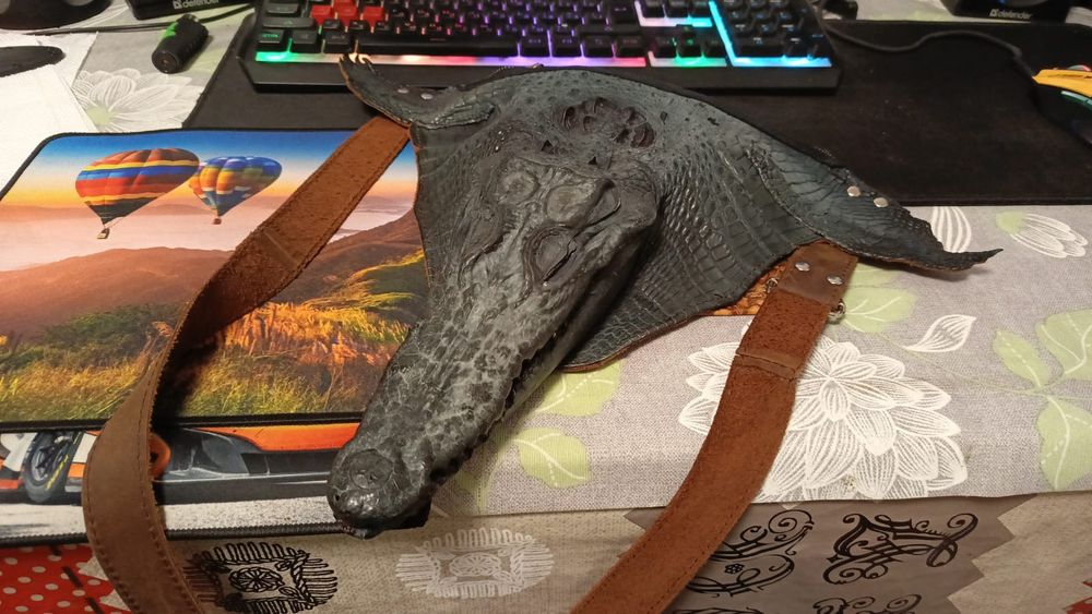 Продам сумку из крокодила