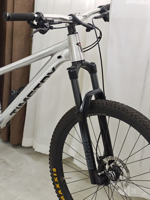 Кастом велосипед на раме Timetry, с компонентами Deore и RockShox