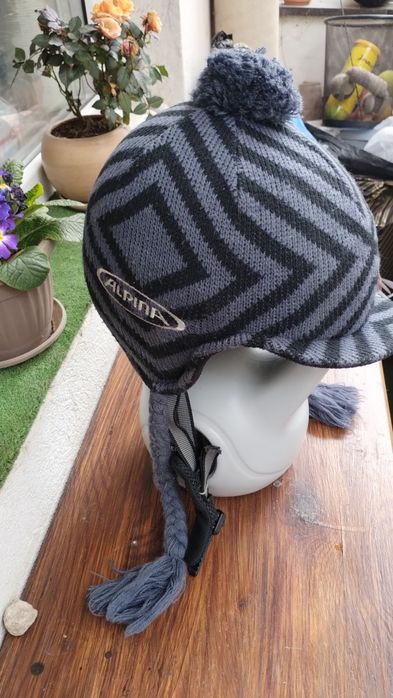 Дамска ски каска