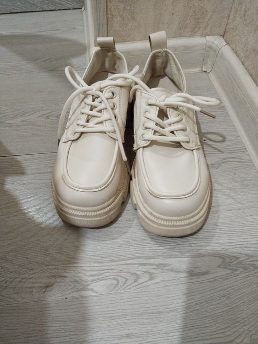 Женская обувь в хорошем состоянии