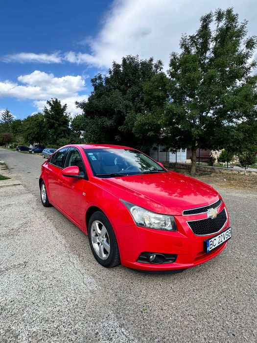 Vând Chevrolet Cruze LS