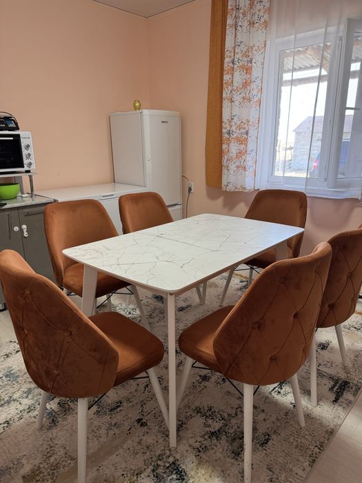 Стол со стульями