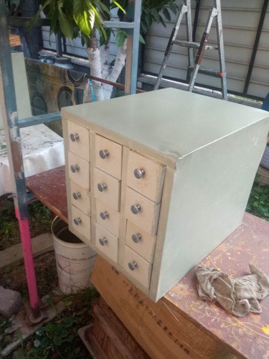 Продам.жел.ящики.с.ячейками.