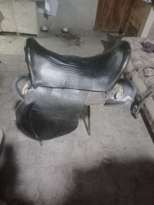 В продаже два седла