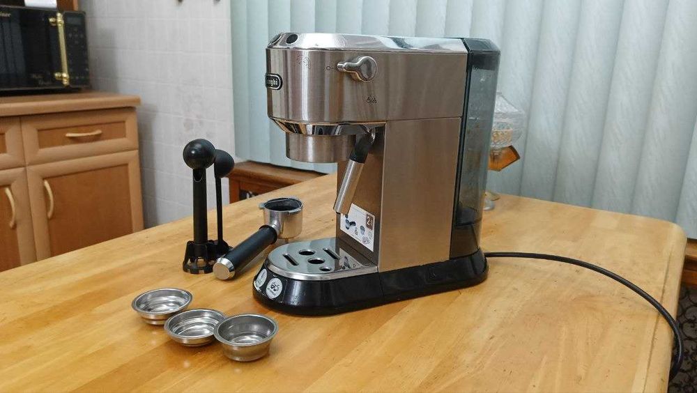 Кофеварка Delonghi EC680