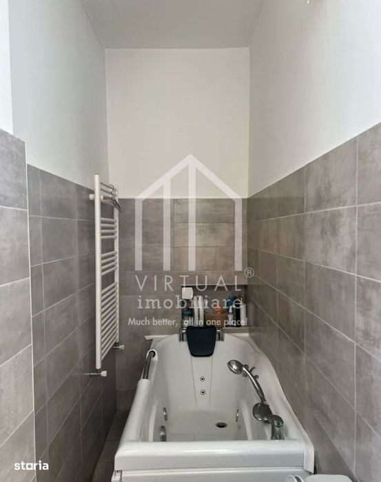 Casa formata din 2 apartamente, 2 garaje,  3 bai - zona Trei Stejari