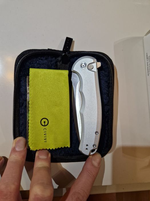 Нов нож Praxis Nitro-V  и два електрошока Sabre