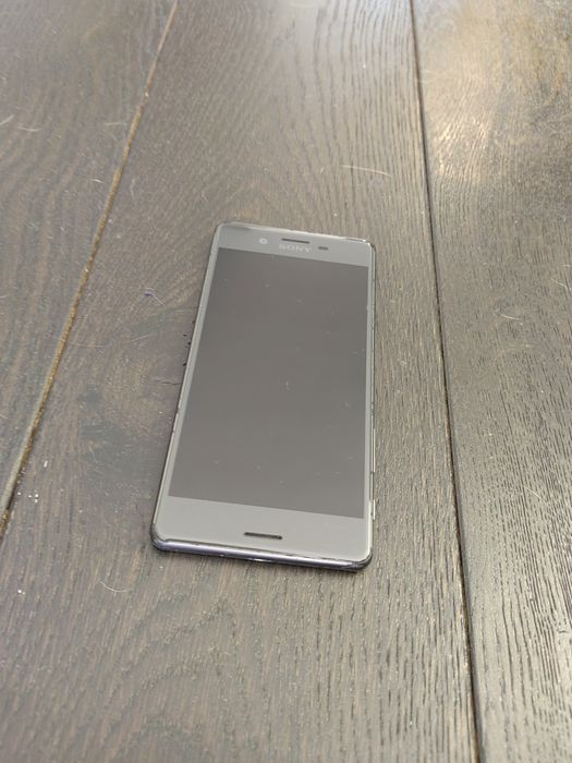 Телефон Sony Xperia