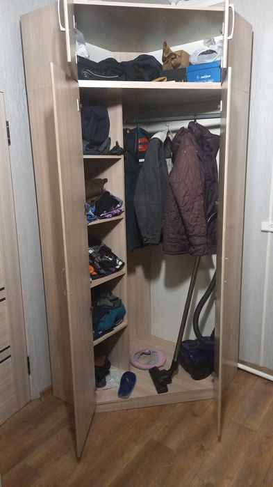 Шкаф угловой с антресолью