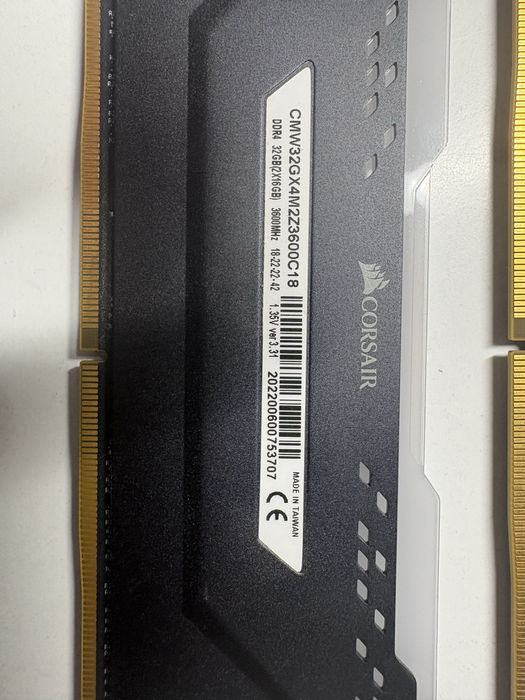 Memorie ram corsair venegance CMW32GX4M2Z3600C18