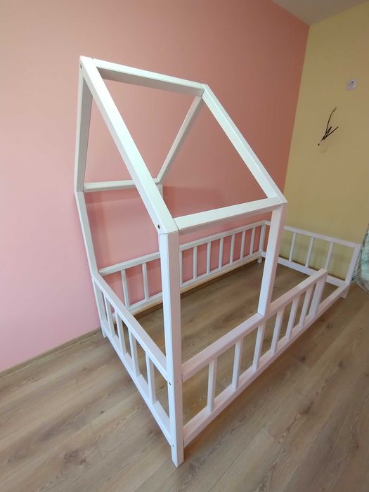 Детско легло къщичка с покрив