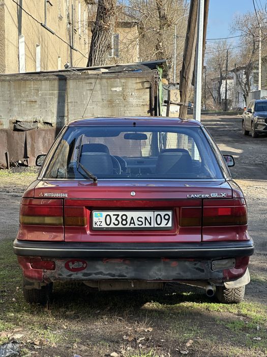 Mitsubishi Lancer 1992г 1.5