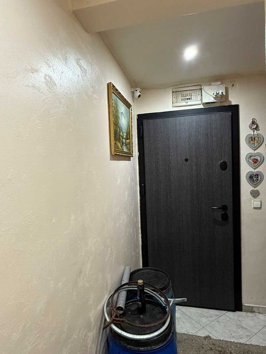 Тристаен тухлен обзаведен източен апартамент Колхозен пазар-Касабова