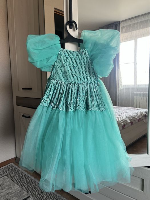 Продам детские платья