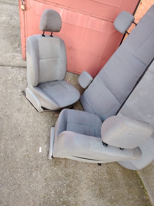 Vând set complet de scaune de Dacia logan