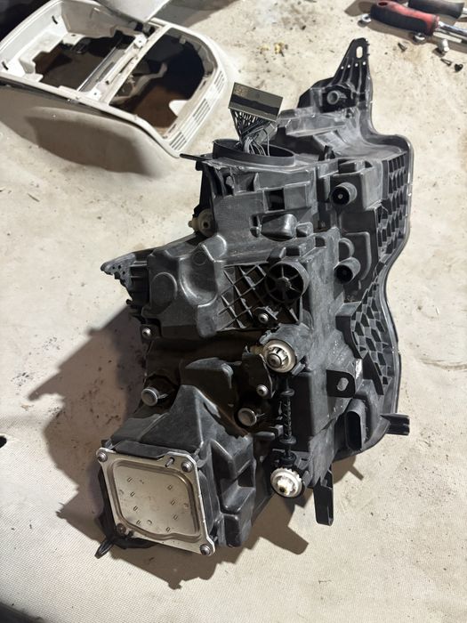 Volvo V60 2018 година Ляв Лед Фар Led