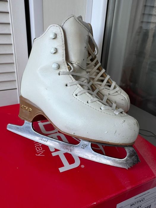 продам фигурные коньки