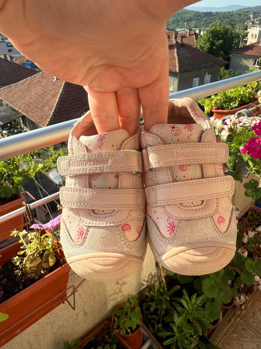 Обувки за прохождане на  Biomecanics