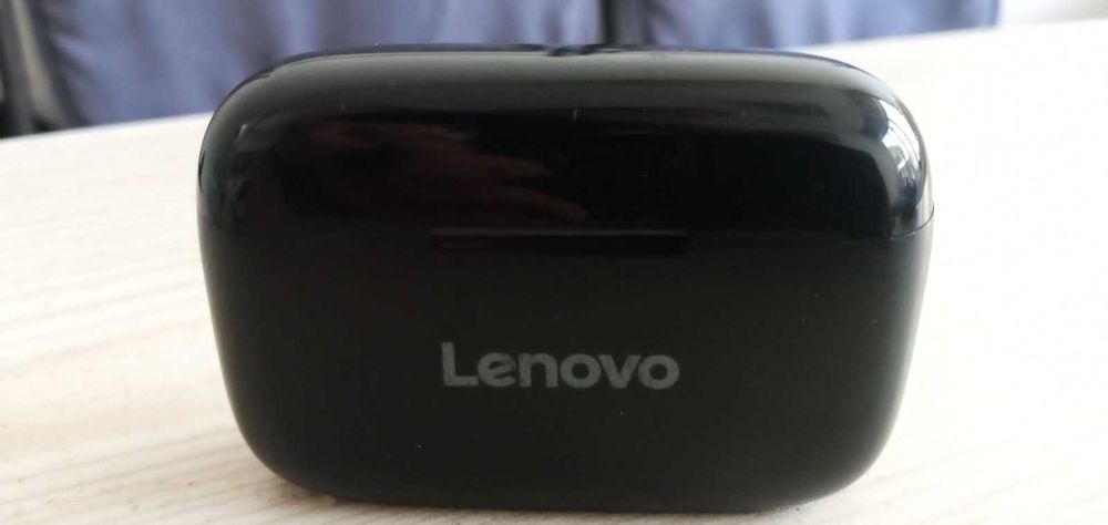 Слушалки, блутот, бутони за управление на самите слушалки