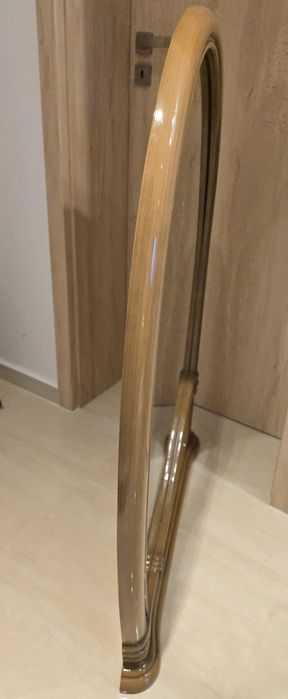 Oglindă de cameră cu ramă decorativă