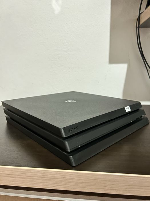 Playstation 4 Pro 1 TB + Controller